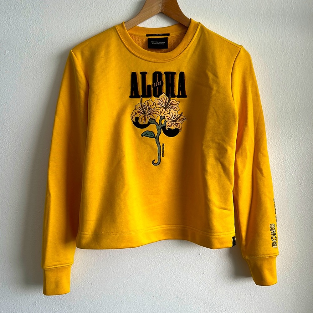 Scotch & Soda yellow-gold graphic sweatshirt. Beautifully embroidered.